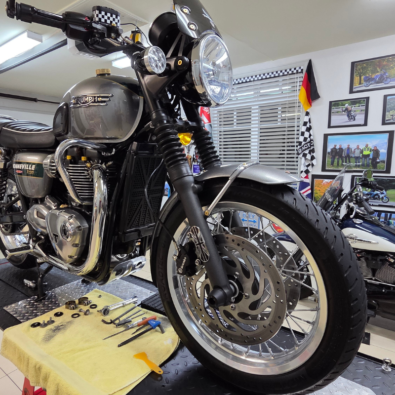 Odblaski na widelcu do Triumph Classic