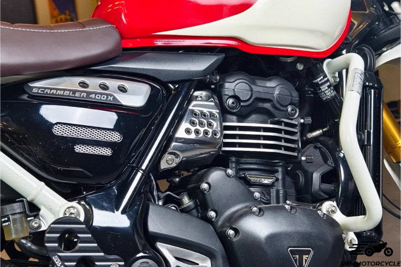 Caches latéraux inox poli pour Triumph Scrambler 400X