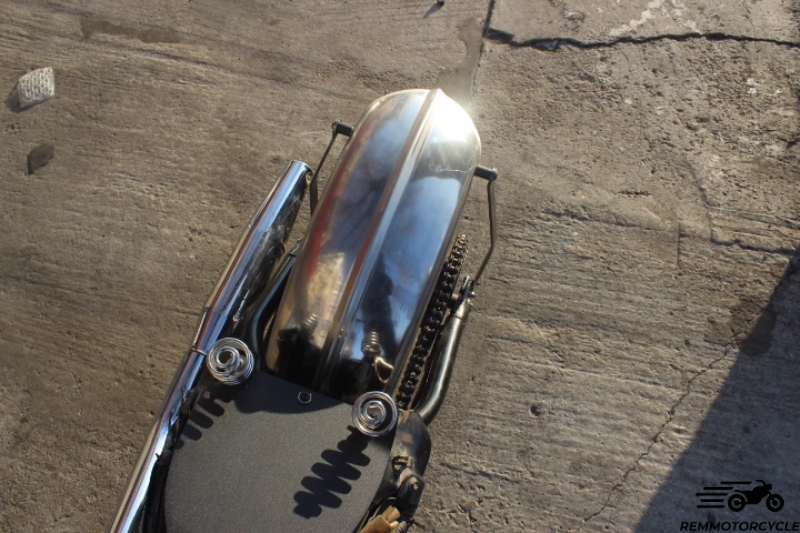 Czarny tylny błotnik motocyklowy