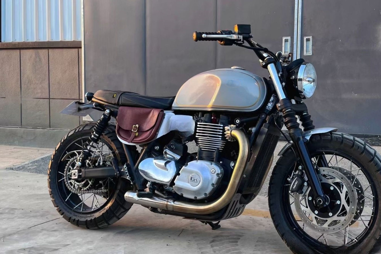 Zestaw siodłowy + pętla + tylne światło + Brixton Cromwell 1200 Wspornik płyty