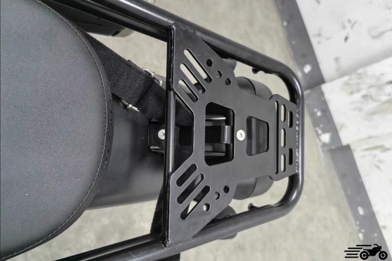 Honda SCL500 luggage rack box mount