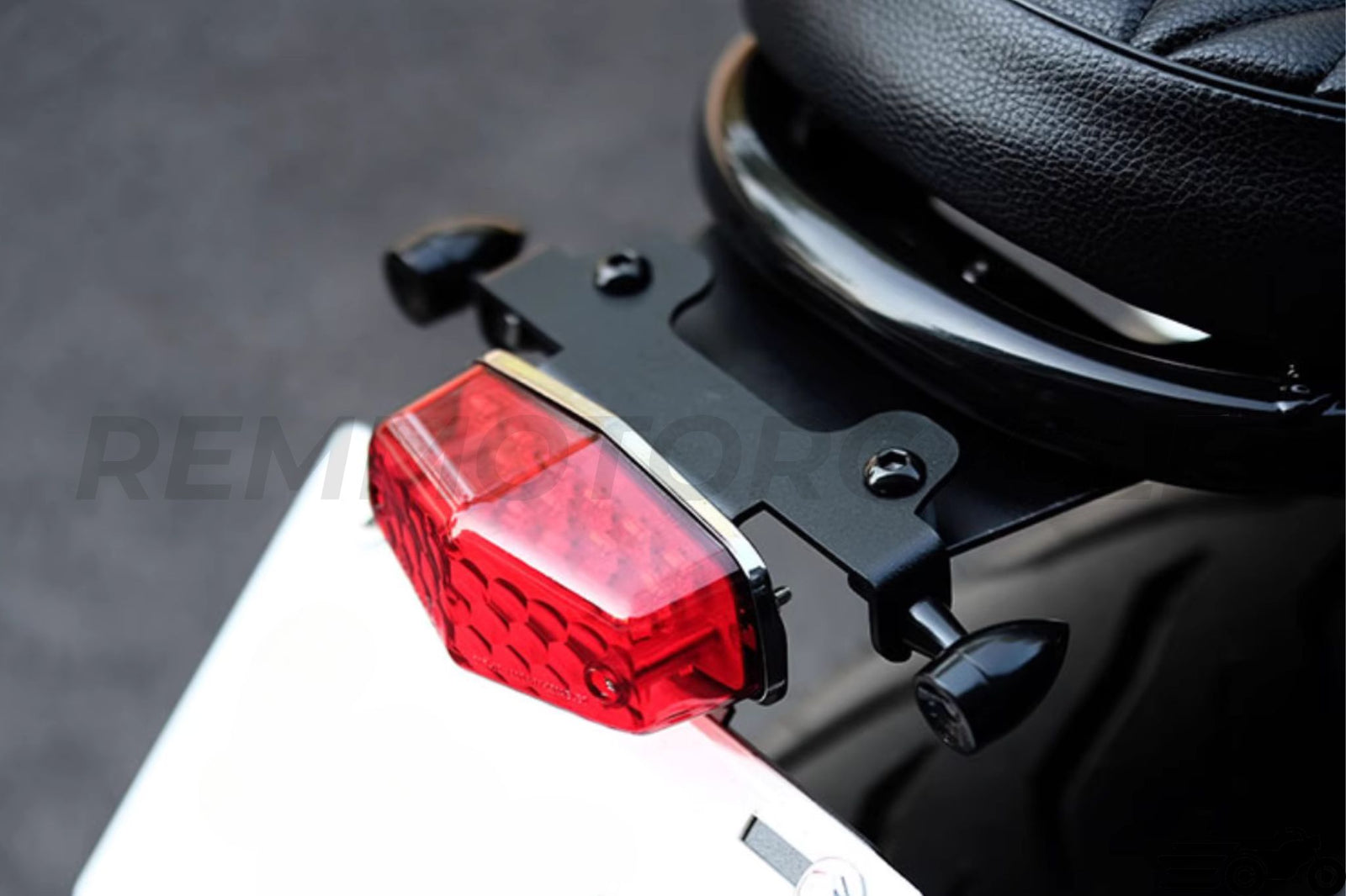 support de plaque plus éclairage Mash  sixhundred