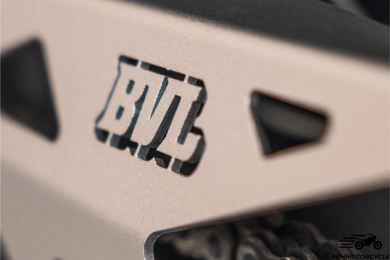 Protège chaîne CNC BVL aluminium pour CFMOTO 450 MT