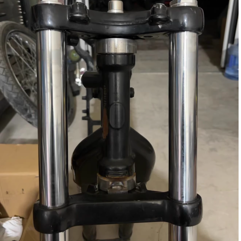 Uniwersalne potrójne drzewo z nachyleniem +3° do modeli Harley Sportster