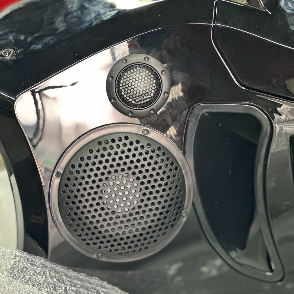 Owiewka ST Club Style z dźwiękiem Harley Softail 2018+