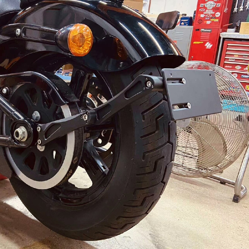 Regulowany uchwyt na talerz Softail M8