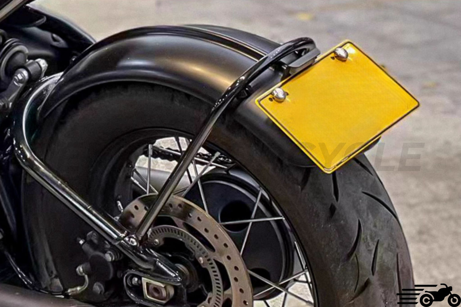 Triumph Bobber Long -witryna długie krocza