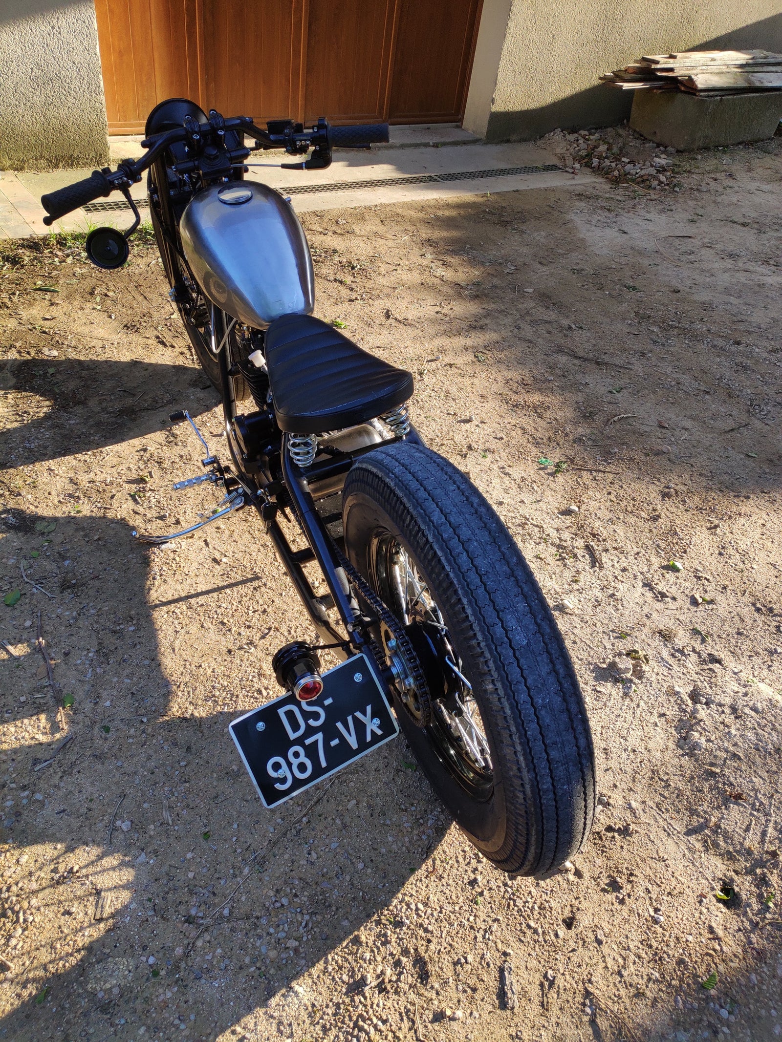 Okrągłe tylne światła z podparciem talerza