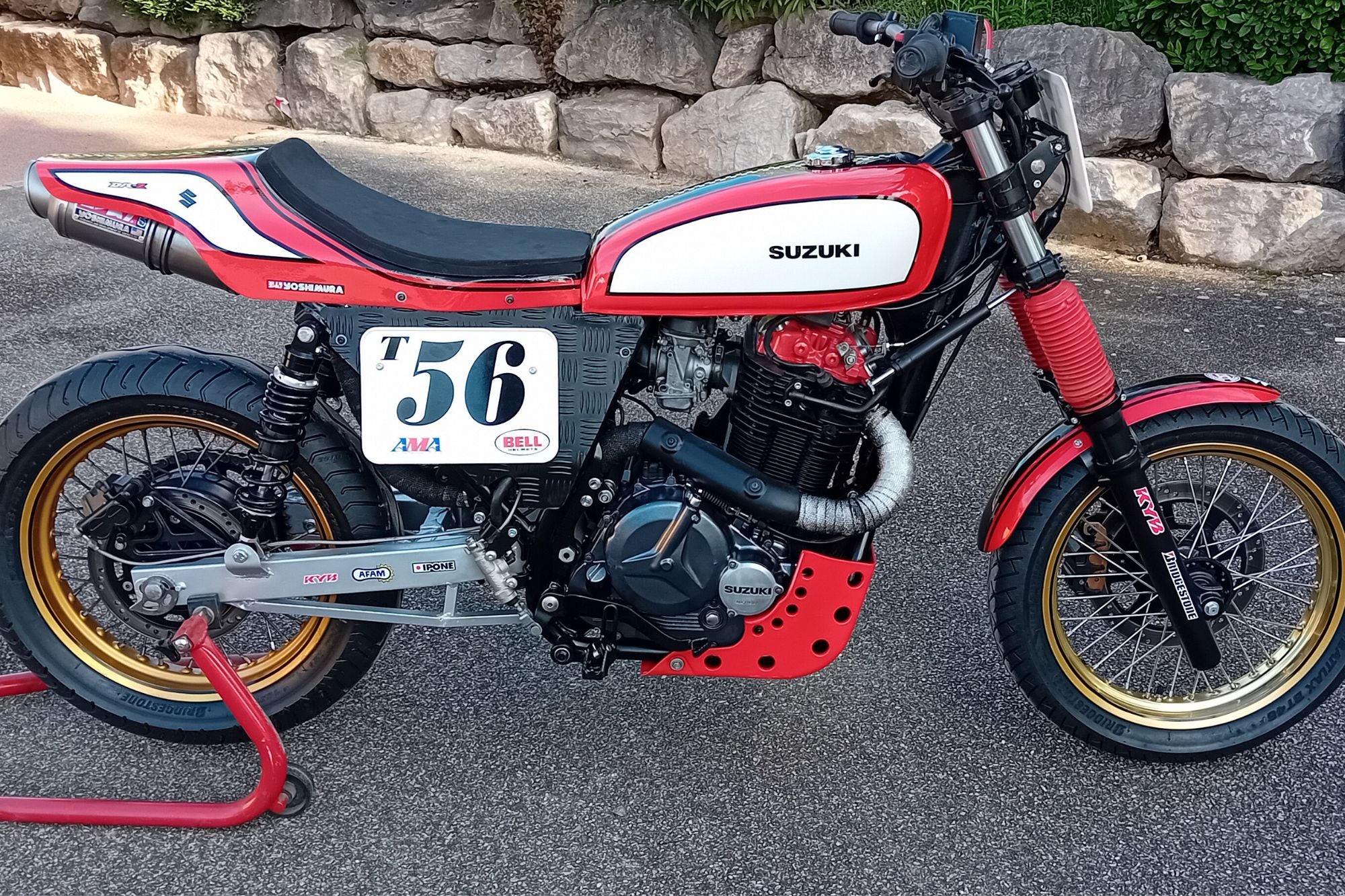 SUZUKI DR 750 DE DOM