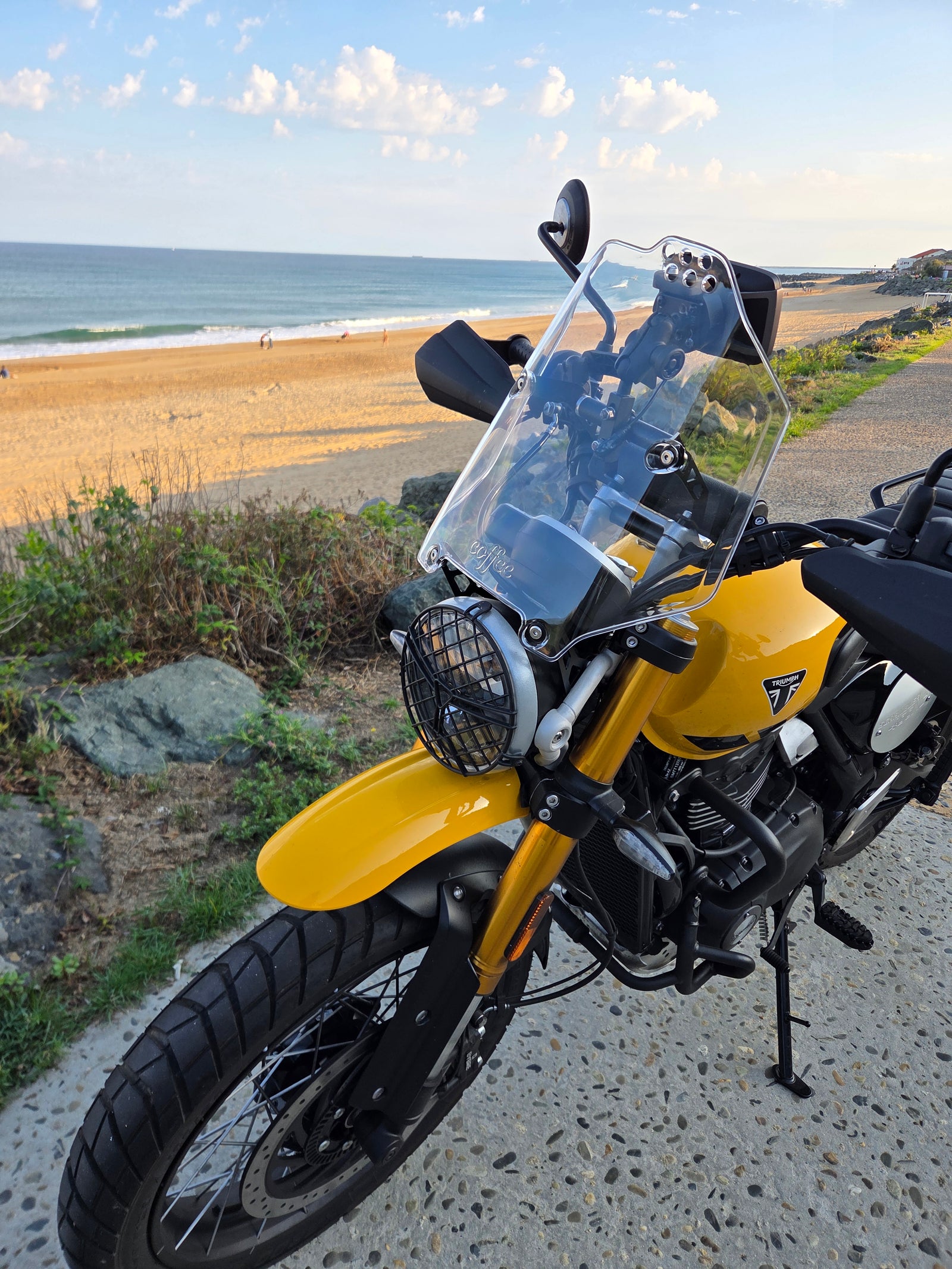 Triumph 400x przednią szybę