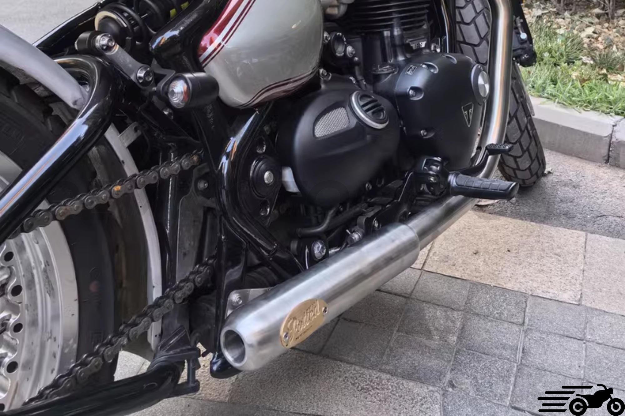 Krótki triumf Bobber 1200 wydech