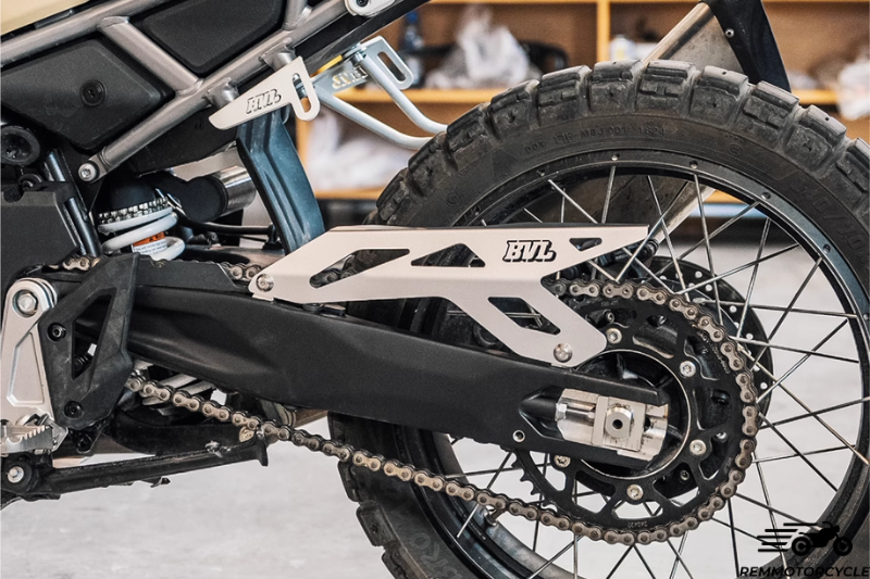 Protège chaîne CNC BVL aluminium pour CFMOTO 450 MT