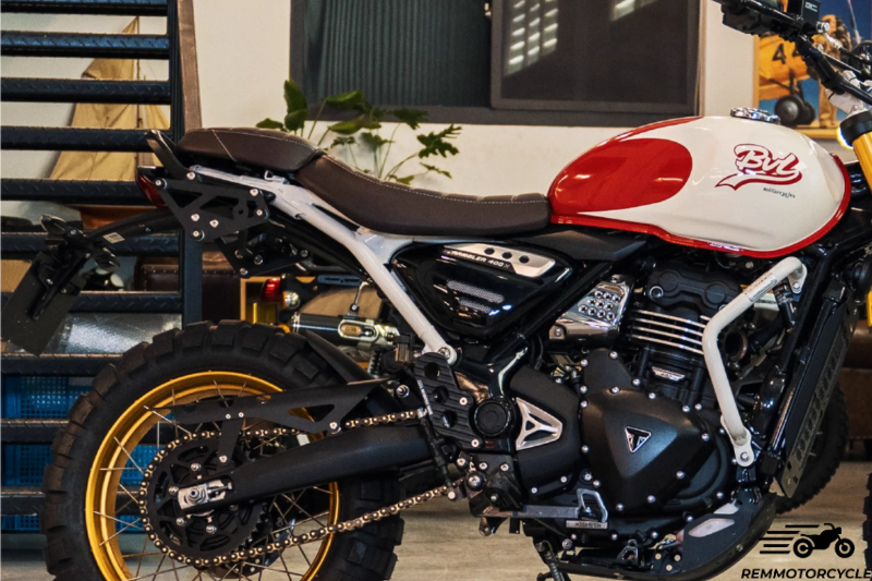 Support latéral arrière pour Triumph Scrambler 400X – Compatible SW-Motech 