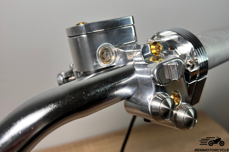 Master Radial Cylinder Polish Aluminium