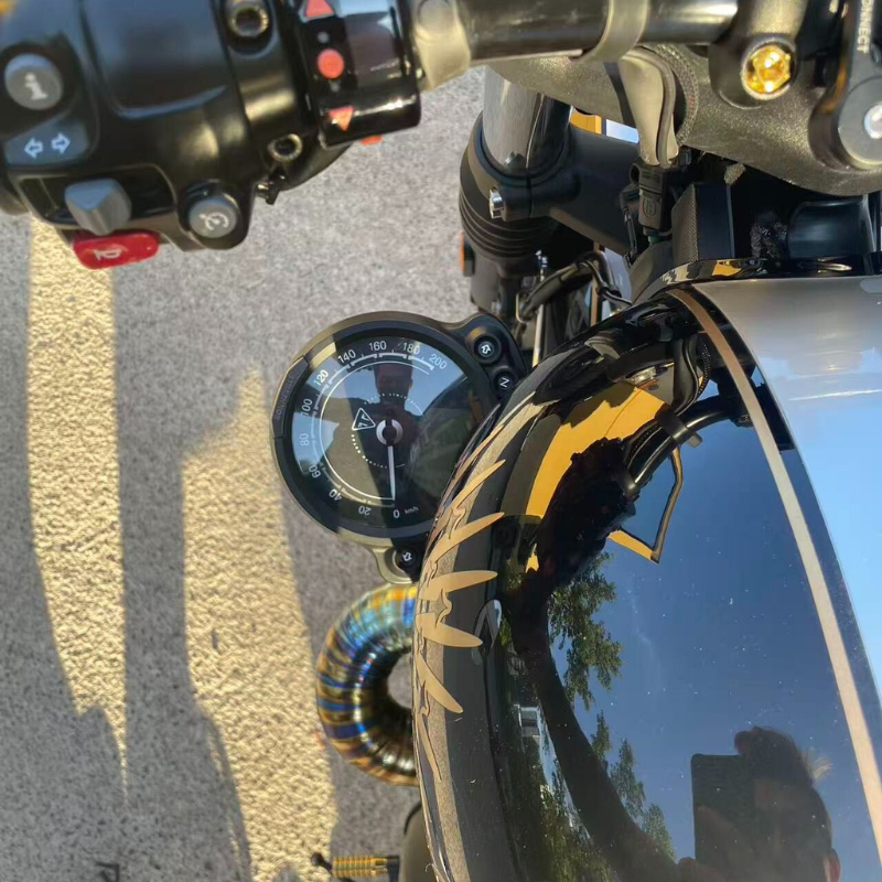 Support compteur latéral – Triumph Bobber