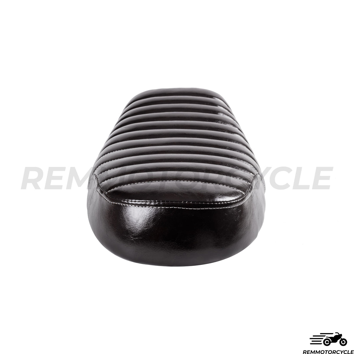 Czarne siodełka białe szwy