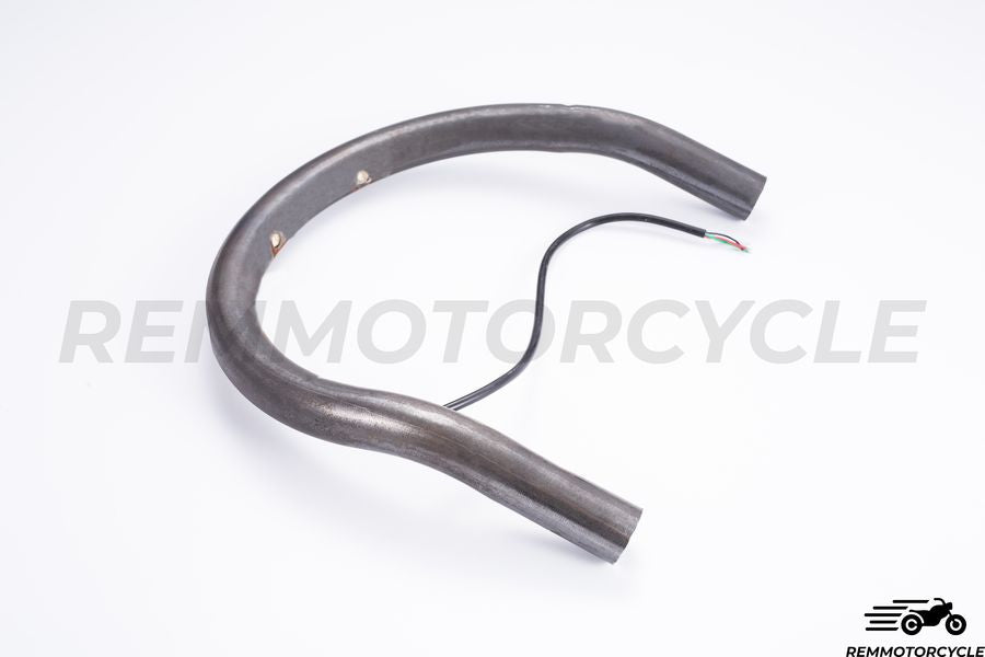 Tylna klamra motocyklowa z wyposażonymi płaskimi diodami diodami lub Dia jest podniesiona. 25 mm