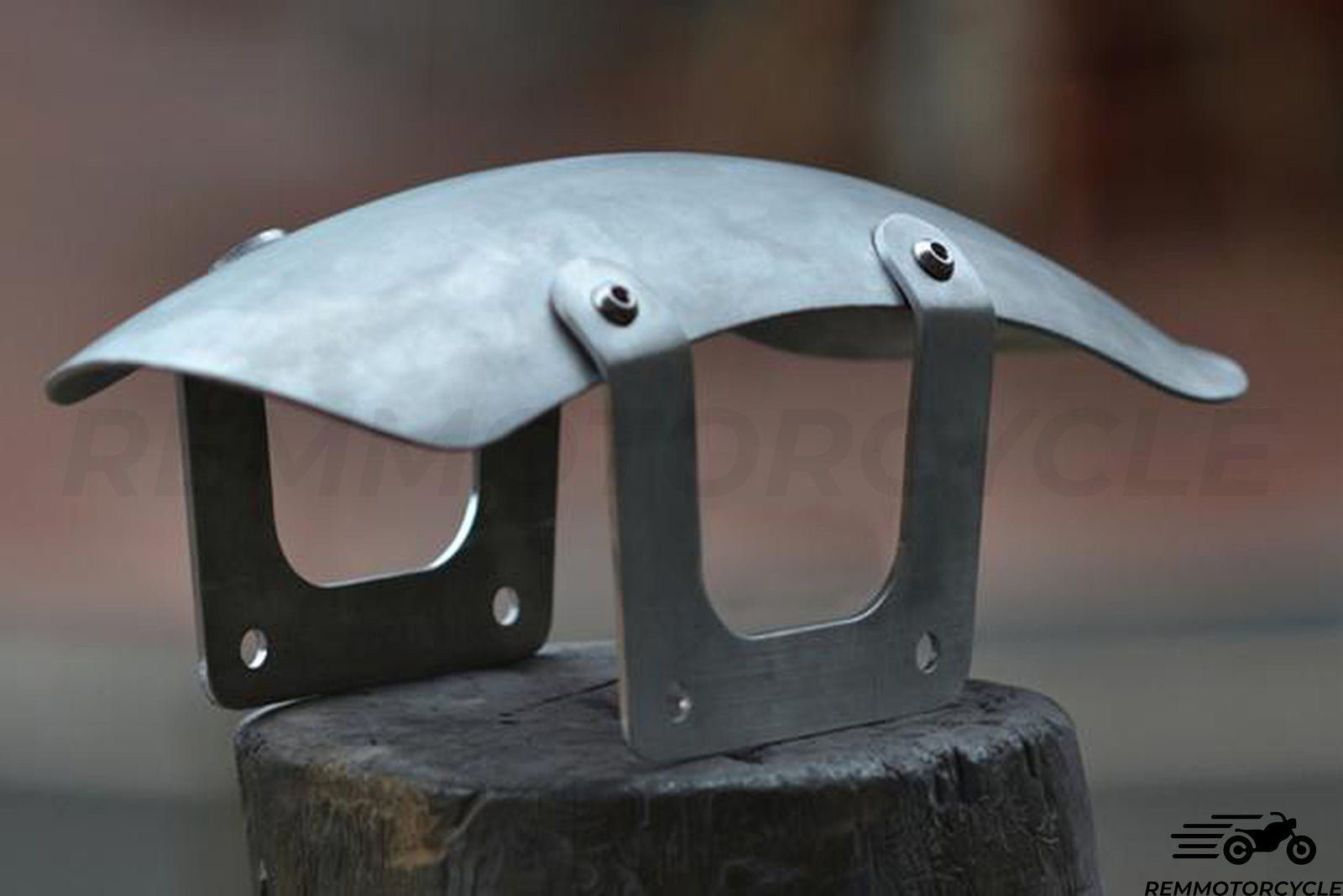 Aluminiowy fender przedni 11 x 34 cm z podporami