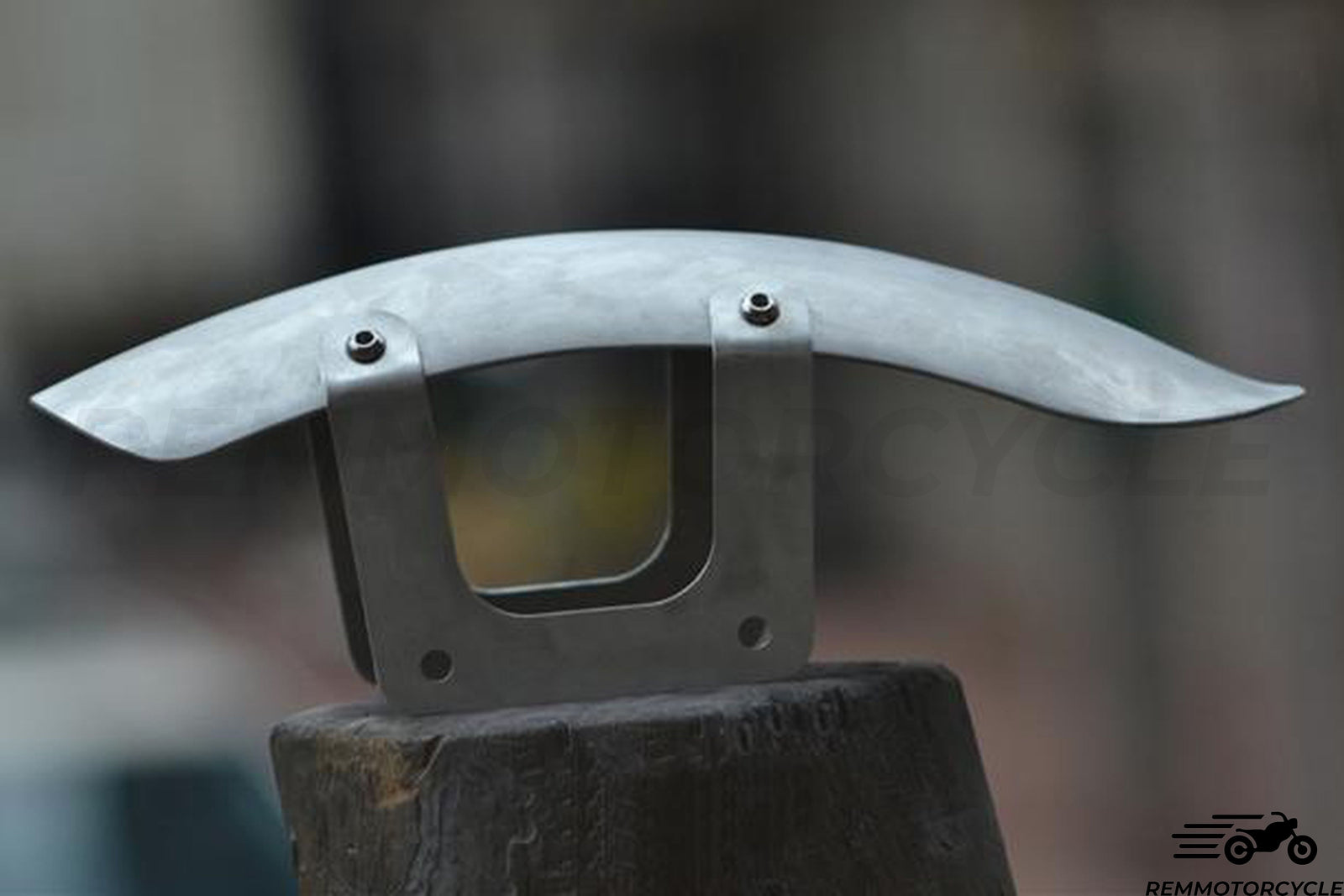 Aluminiowy fender przedni 11 x 34 cm z podporami