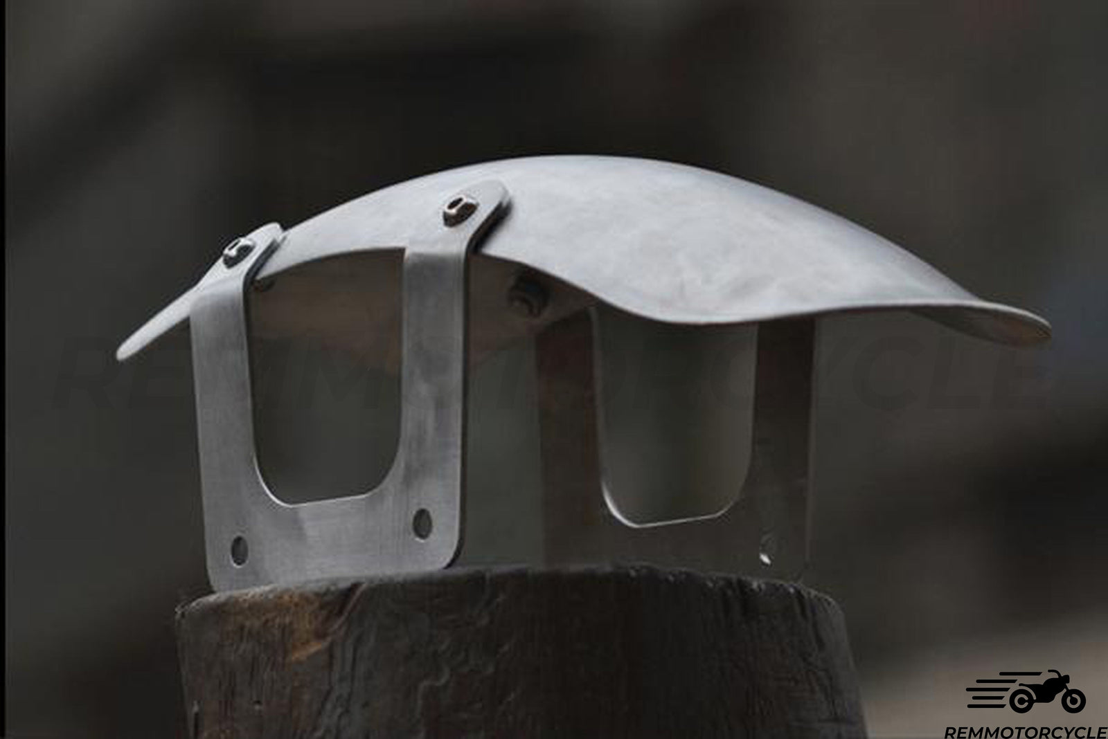 Aluminiowy fender przedni 11 x 34 cm z podporami