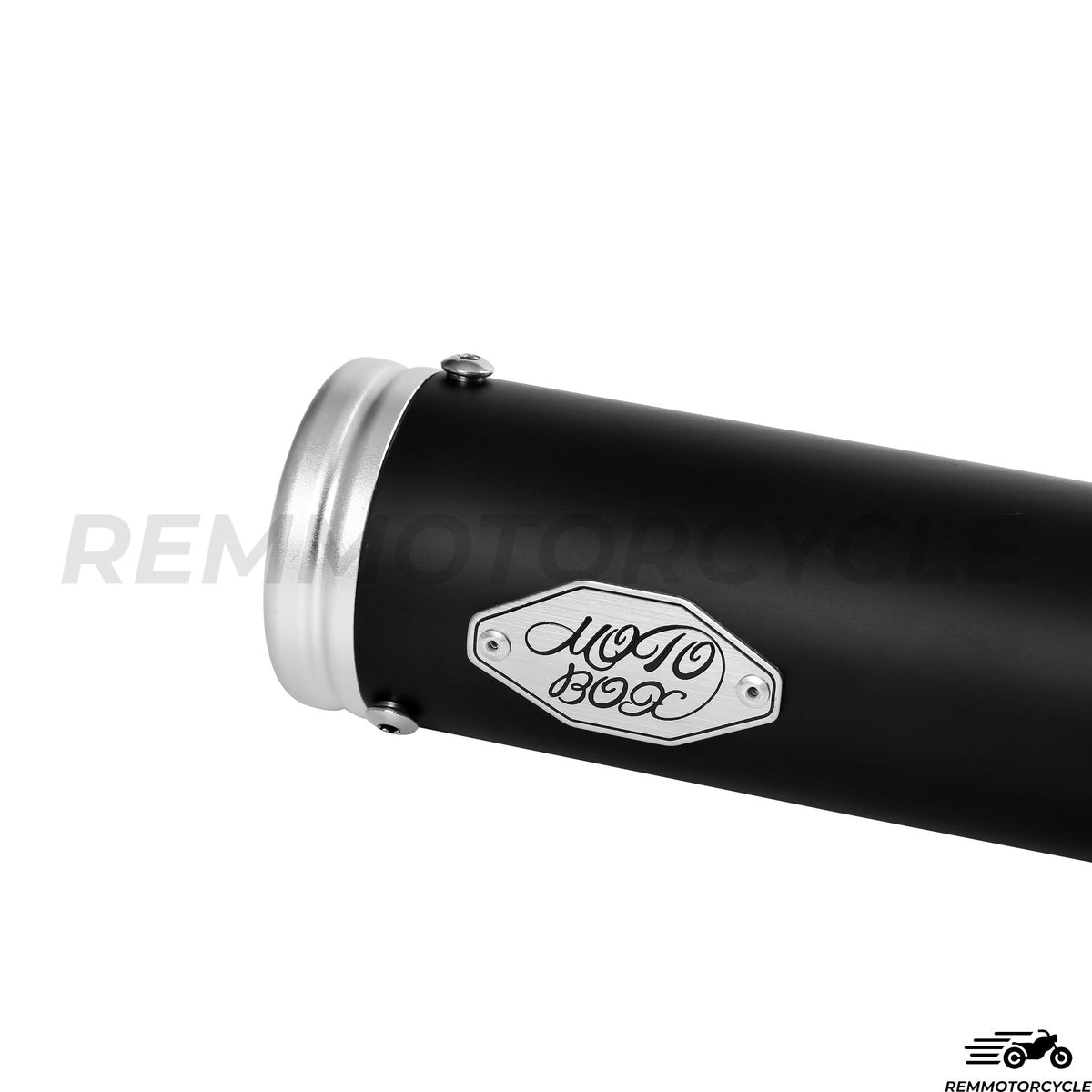 Czarny wydech z szybką szykaną