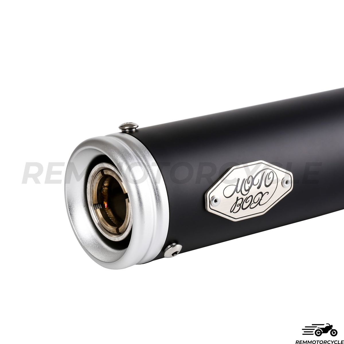 Czarny wydech z szybką szykaną