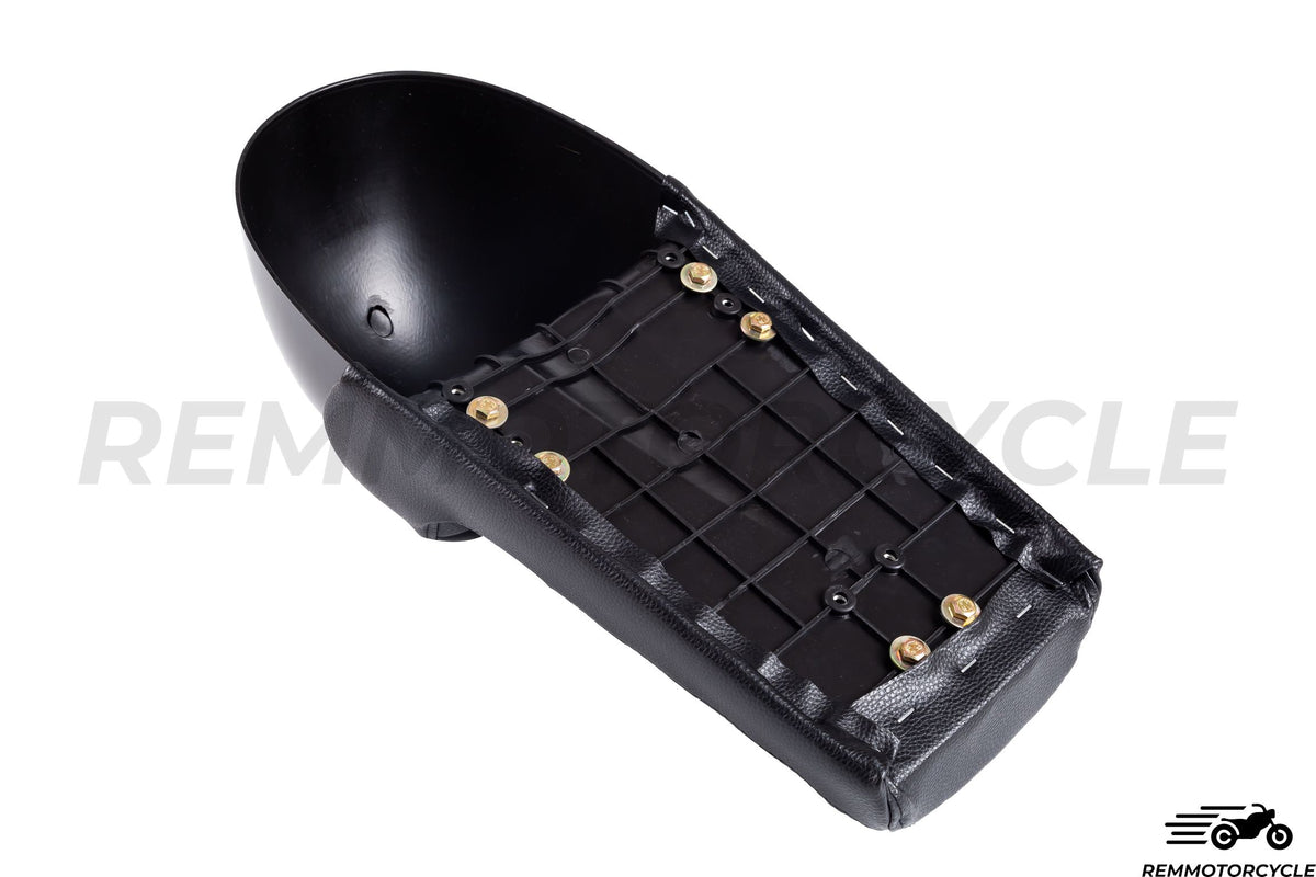 Krótka czarna kawiarnia z czarnym siodłem